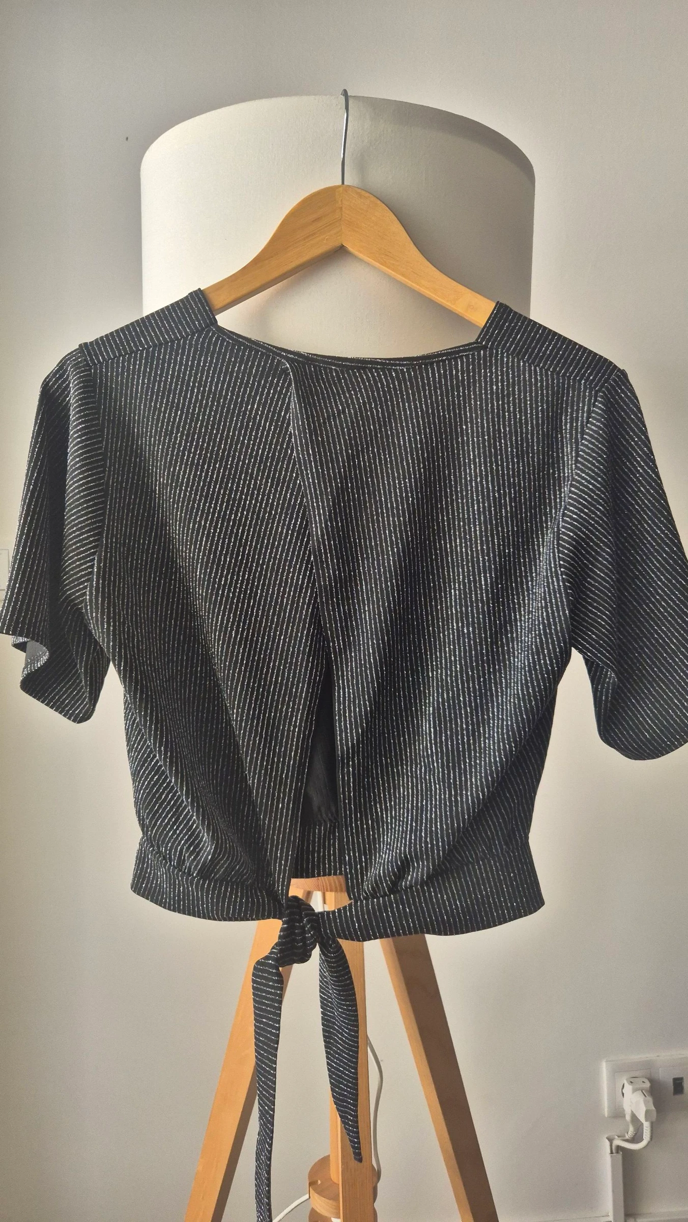 Zwart glanzend Terranova top met zilveren glanzende strepen – photo 4